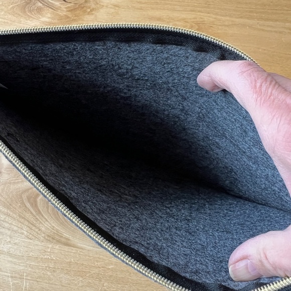 ALL IN THE CARDS FELT POUCH ZIP TOP BEADED STRAP NEW CHARCOAL MODERN CHIC - Picture 6 of 10